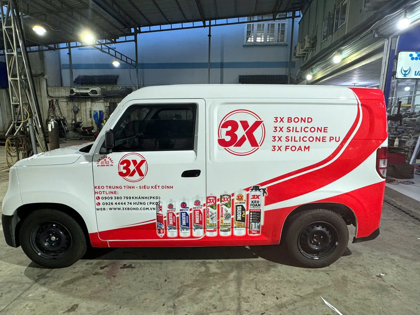 Xe giao hàng dán logo 3X-BOND